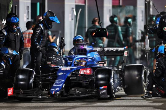 Fernando Alonso (ESP) Alpine F1 Team A521 makes a pit stop.
21.11.2021. Formula 1 World Championship, Rd 20, Qatar Grand Prix, Doha, Qatar, Race Day.
- www.xpbimages.com, EMail: requests@xpbimages.com © Copyright: Charniaux / XPB Images