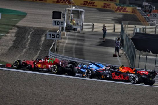 Charles Leclerc (MON) Ferrari SF-21, Fernando Alonso (ESP) Alpine F1 Team A521, and Sergio Perez (MEX) Red Bull Racing RB16B, battle for position.
21.11.2021. Formula 1 World Championship, Rd 20, Qatar Grand Prix, Doha, Qatar, Race Day.
- www.xpbimages.com, EMail: requests@xpbimages.com © Copyright: Moy / XPB Images