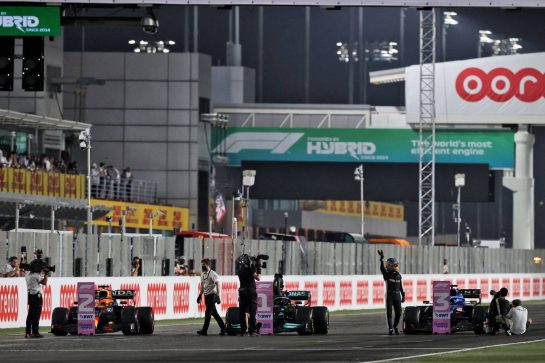 Fernando Alonso (ESP) Alpine F1 Team A521 celebrates his third position in parc ferme.
21.11.2021. Formula 1 World Championship, Rd 20, Qatar Grand Prix, Doha, Qatar, Race Day.
- www.xpbimages.com, EMail: requests@xpbimages.com © Copyright: Moy / XPB Images
