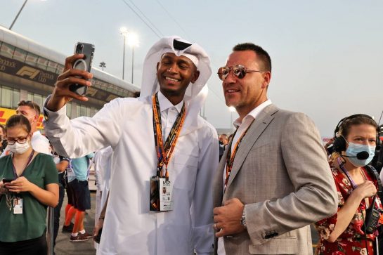 (L to R): Mutaz Essa Barshim (QAT) Olympic High Jump Champion with John Terry (GBR) Football Coach on the grid.
21.11.2021. Formula 1 World Championship, Rd 20, Qatar Grand Prix, Doha, Qatar, Race Day.
- www.xpbimages.com, EMail: requests@xpbimages.com © Copyright: Moy / XPB Images