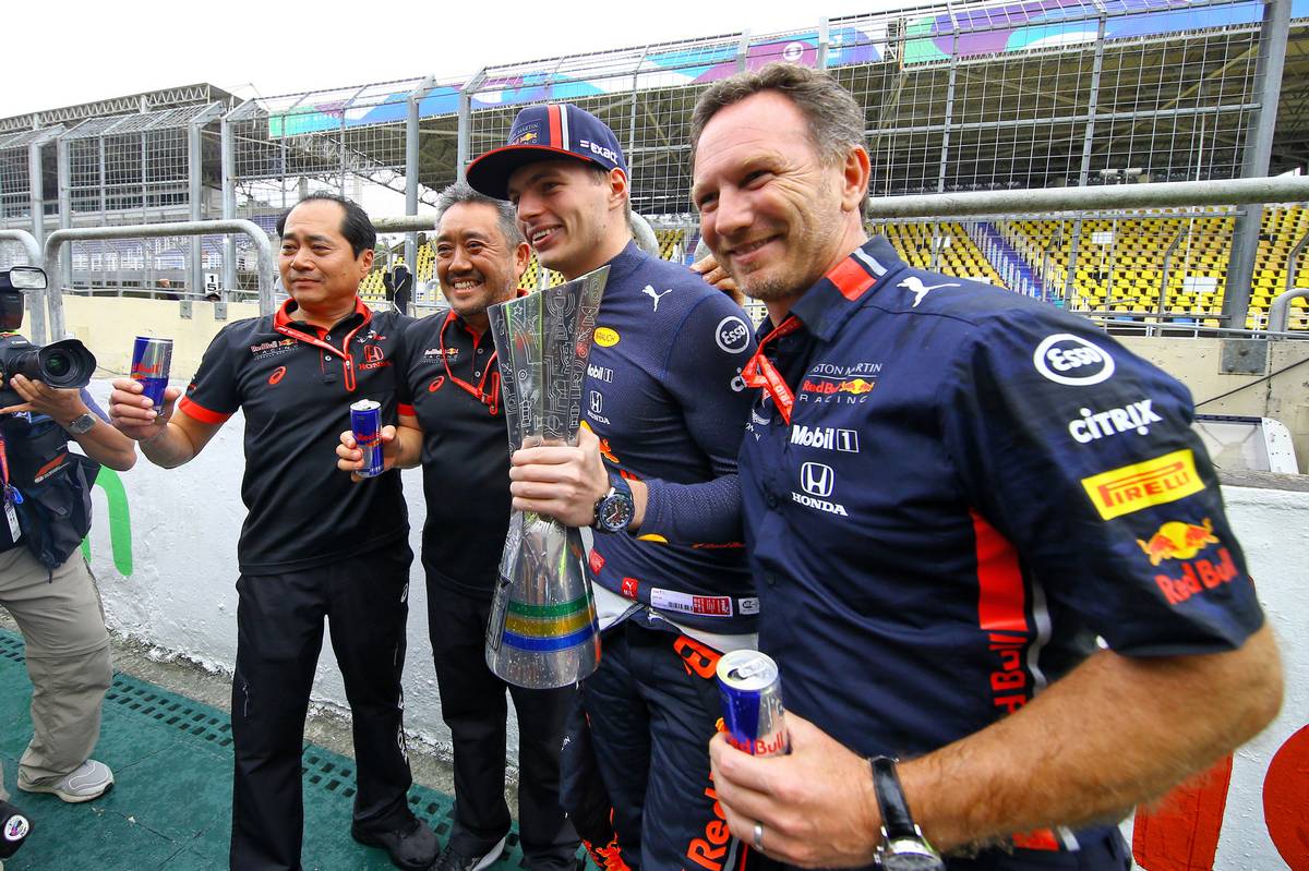 Race winner Max Verstappen (NLD) Red Bull Racing celebrates with Toyoharu Tanabe (JPN) Honda Racing F1 Technical Director; Masashi Yamamoto (JPN) Honda Racing F1 Managing Director; and Christian Horner (GBR) Red Bull Racing Team Principal. 17.11.2019. Formula 1 World Championship, Rd 20, Brazilian Grand Prix, Sao Paulo, Brazil