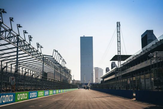 Circuit atmosphere - start / finish straight.
02.12.2021. Formula 1 World Championship, Rd 21, Saudi Arabian Grand Prix, Jeddah, Saudi Arabia, Preparation Day.
- www.xpbimages.com, EMail: requests@xpbimages.com © Copyright: Bearne / XPB Images