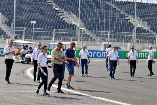 Michael Masi (AUS) FIA Race Director and members of the FIA walk the circuit.
02.12.2021. Formula 1 World Championship, Rd 21, Saudi Arabian Grand Prix, Jeddah, Saudi Arabia, Preparation Day.
- www.xpbimages.com, EMail: requests@xpbimages.com © Copyright: Moy / XPB Images