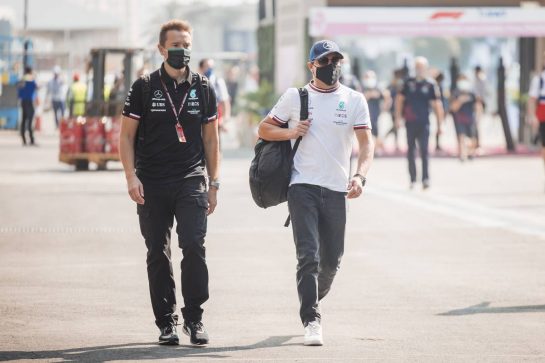 Valtteri Bottas (FIN) Mercedes AMG F1 (Right) with Antti Vierula (FIN) Personal Trainer.
02.12.2021. Formula 1 World Championship, Rd 21, Saudi Arabian Grand Prix, Jeddah, Saudi Arabia, Preparation Day.
- www.xpbimages.com, EMail: requests@xpbimages.com © Copyright: Bearne / XPB Images