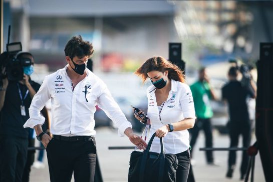 (L to R): Toto Wolff (GER) Mercedes AMG F1 Shareholder and Executive Director with Julia Pahle (GER) Mercedes AMG F1 Executive Assistant.
03.12.2021 Formula 1 World Championship, Rd 21, Saudi Arabian Grand Prix, Jeddah, Saudi Arabia, Practice Day.
- www.xpbimages.com, EMail: requests@xpbimages.com © Copyright: Bearne / XPB Images