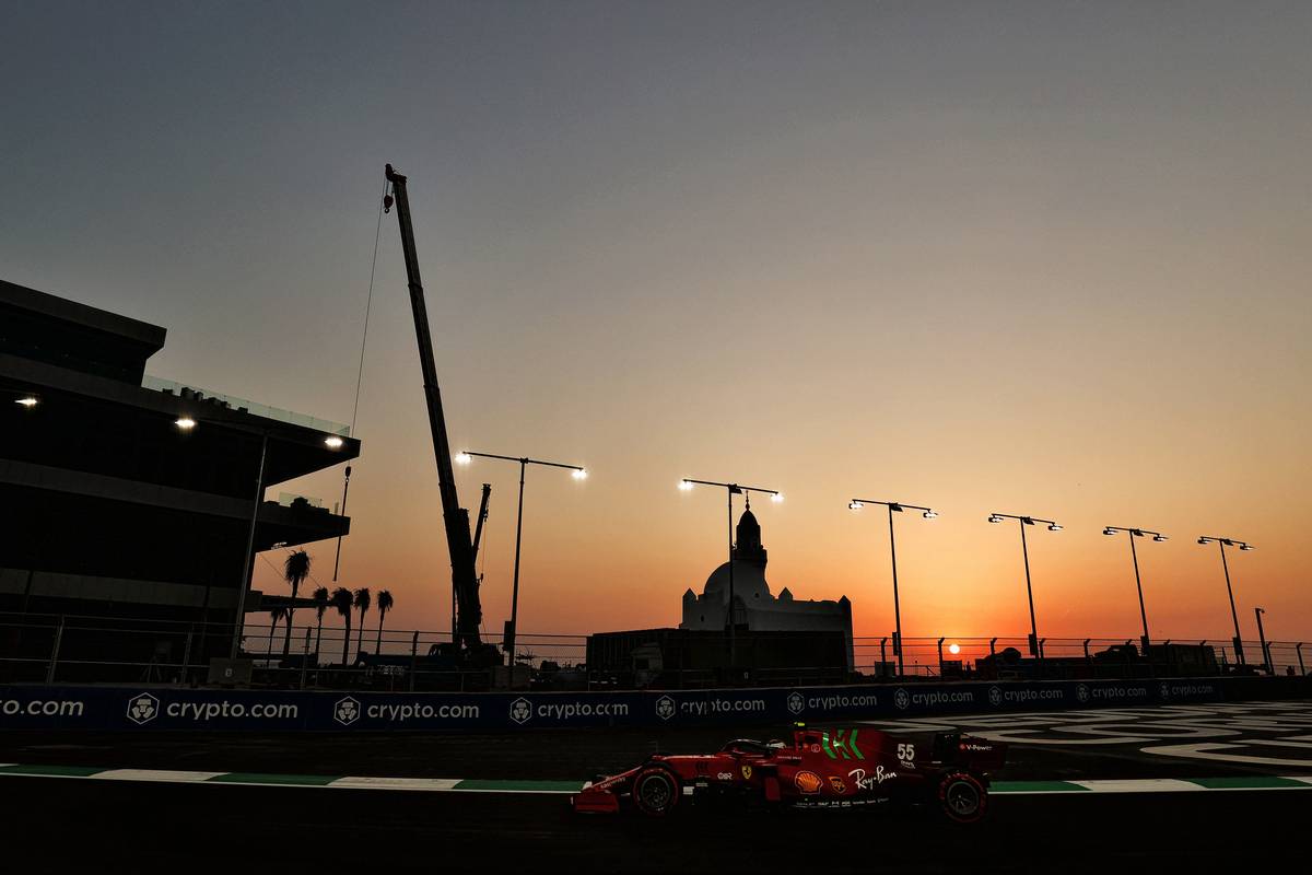 Hamilton and Bottas stay quickest in Saudi Arabia FP2