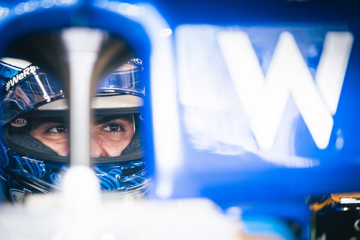 Hamilton snatches Saudi Arabian GP pole as Verstappen crashes!