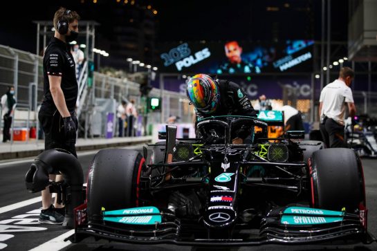 Pole sitter Lewis Hamilton (GBR) Mercedes AMG F1 W12 in qualifying parc ferme.
04.12.2021. Formula 1 World Championship, Rd 21, Saudi Arabian Grand Prix, Jeddah, Saudi Arabia, Qualifying Day.
- www.xpbimages.com, EMail: requests@xpbimages.com &copy; Copyright: FIA Pool Image for Editorial Use Only