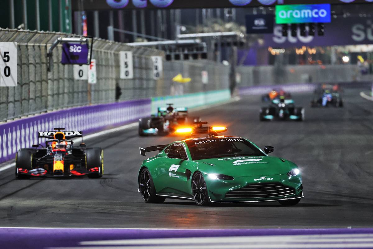 Max Verstappen (NLD) Red Bull Racing RB16B leads behind the Aston Martin FIA Safety Car. 05.12.2021. Formula 1 World Championship, Rd 21, Saudi Arabian Grand Prix, Jeddah