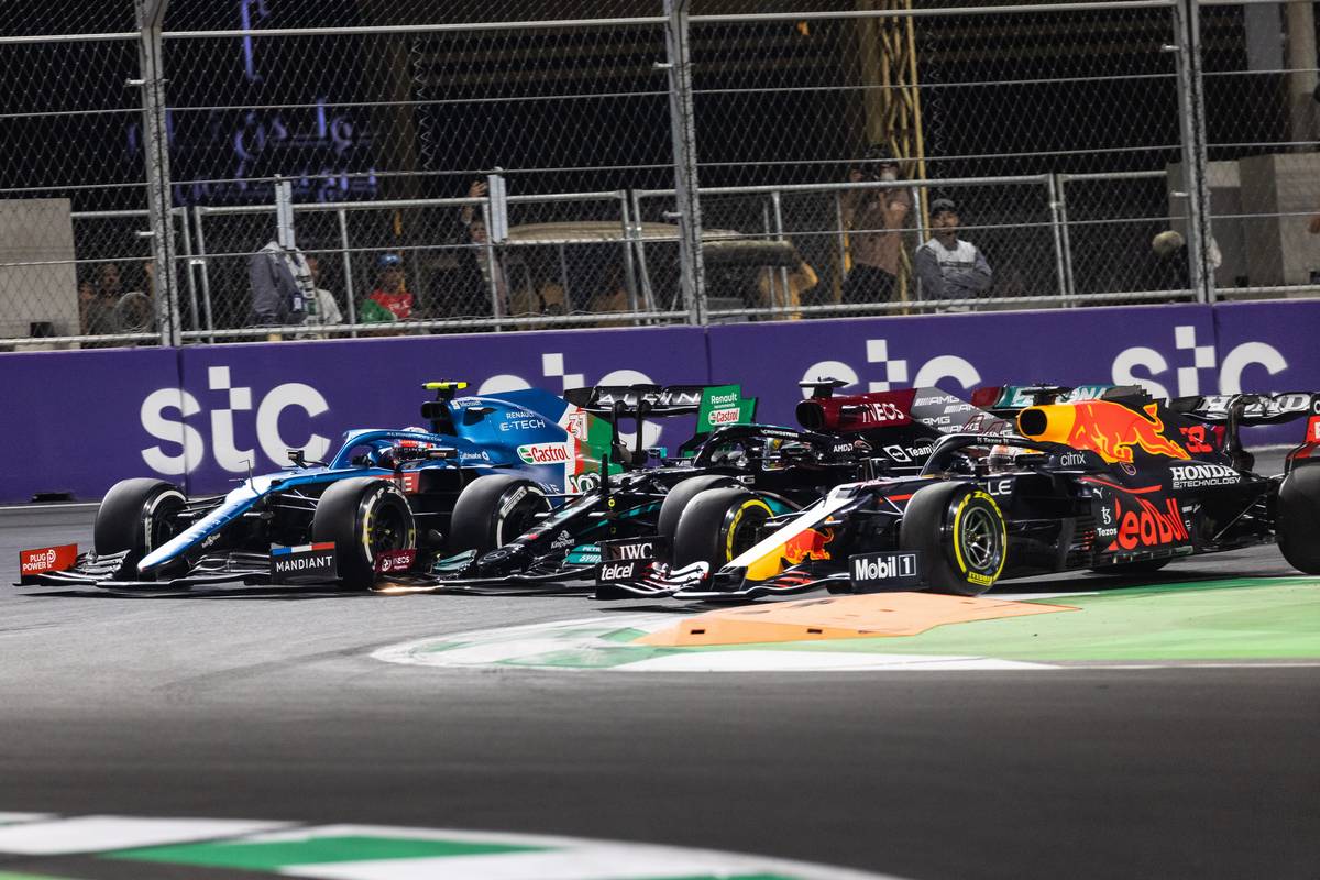 Ocon dismayed to lose podium in final lap drag race