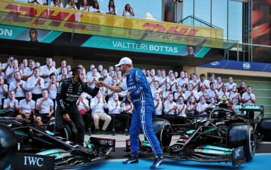 (L to R): Lewis Hamilton (GBR) Mercedes AMG F1 and Valtteri Bottas (FIN) Mercedes AMG F1 at a team photograph.
12.12.2021. Formula 1 World Championship, Rd 22, Abu Dhabi Grand Prix, Yas Marina Circuit, Abu Dhabi, Race Day.
- www.xpbimages.com, EMail: requests@xpbimages.com © Copyright: XPB Images