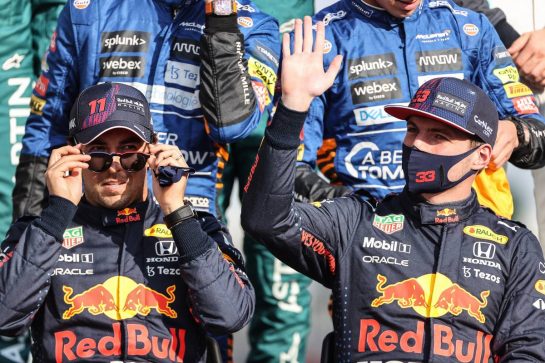 Sergio Perez (MEX), Red Bull Racing and Max Verstappen (NLD), Red Bull Racing
12.12.2021. Formula 1 World Championship, Rd 22, Abu Dhabi Grand Prix, Yas Marina Circuit, Abu Dhabi, Race Day.
- www.xpbimages.com, EMail: requests@xpbimages.com © Copyright: Charniaux / XPB Images