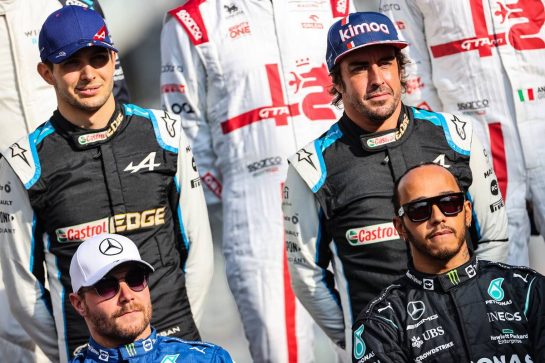 Valtteri Bottas (FIN), Mercedes AMG F1 Lewis Hamilton (GBR), Mercedes AMG F1 Fernando Alonso (ESP), Alpine F1 Team Esteban Ocon (FRA), Alpine F1 Team
12.12.2021. Formula 1 World Championship, Rd 22, Abu Dhabi Grand Prix, Yas Marina Circuit, Abu Dhabi, Race Day.
- www.xpbimages.com, EMail: requests@xpbimages.com © Copyright: Charniaux / XPB Images