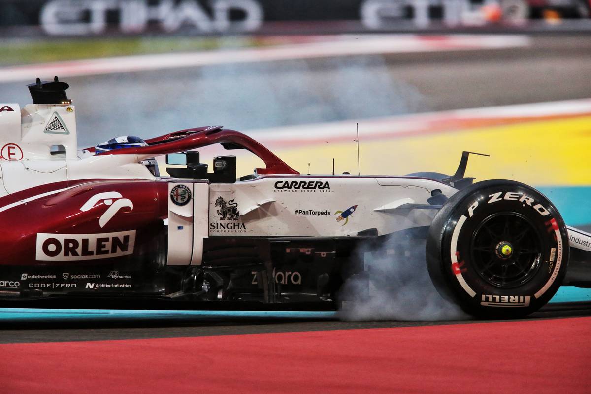 Kimi Raikkonen (FIN) Alfa Romeo Racing C41 goes off during the race. 12.12.2021. Formula 1 World Championship, Rd 22, Abu Dhabi Grand Prix, Yas Marina