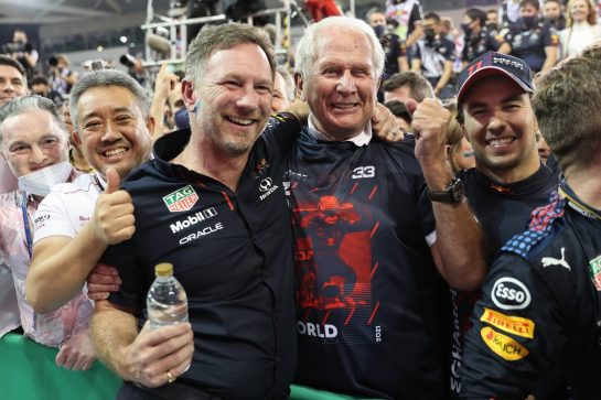 Masashi Yamamoto (JPN) Honda Racing F1 Managing Director and Dr Helmut Marko (AUT) Red Bull Motorsport Consultant and Christian Horner (GBR) Red Bull Racing Team Principal.
12.12.2021. Formula 1 World Championship, Rd 22, Abu Dhabi Grand Prix, Yas Marina Circuit, Abu Dhabi, Race Day.
- www.xpbimages.com, EMail: requests@xpbimages.com © Copyright: Batchelor / XPB Images