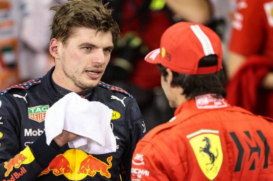 Max Verstappen (NLD), Red Bull Racing and Carlos Sainz Jr (ESP), Scuderia Ferrari
12.12.2021. Formula 1 World Championship, Rd 22, Abu Dhabi Grand Prix, Yas Marina Circuit, Abu Dhabi, Race Day.
- www.xpbimages.com, EMail: requests@xpbimages.com © Copyright: Charniaux / XPB Images