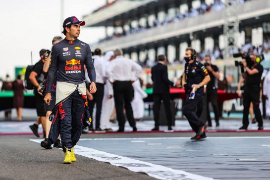 Sergio Perez (MEX), Red Bull Racing
12.12.2021. Formula 1 World Championship, Rd 22, Abu Dhabi Grand Prix, Yas Marina Circuit, Abu Dhabi, Race Day.
- www.xpbimages.com, EMail: requests@xpbimages.com © Copyright: Charniaux / XPB Images