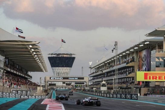 Nicholas Latifi (CDN), Williams Racing
12.12.2021. Formula 1 World Championship, Rd 22, Abu Dhabi Grand Prix, Yas Marina Circuit, Abu Dhabi, Race Day.
- www.xpbimages.com, EMail: requests@xpbimages.com © Copyright: Charniaux / XPB Images
