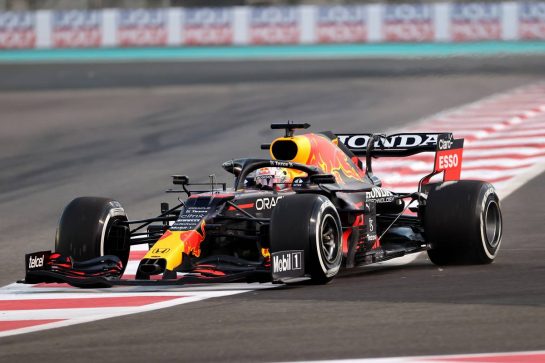 Max Verstappen (NLD), Red Bull Racing
12.12.2021. Formula 1 World Championship, Rd 22, Abu Dhabi Grand Prix, Yas Marina Circuit, Abu Dhabi, Race Day.
- www.xpbimages.com, EMail: requests@xpbimages.com © Copyright: Charniaux / XPB Images