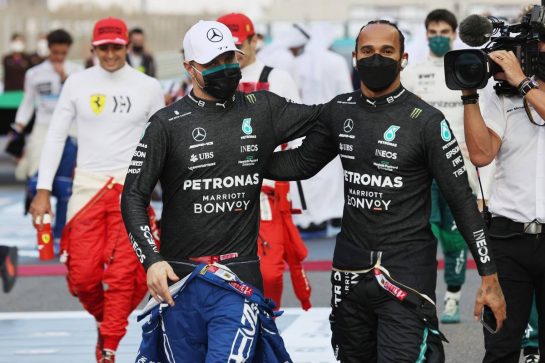 Valtteri Bottas (FIN) Mercedes AMG F1 W12 and Lewis Hamilton (GBR) Mercedes AMG F1 W12.
12.12.2021. Formula 1 World Championship, Rd 22, Abu Dhabi Grand Prix, Yas Marina Circuit, Abu Dhabi, Race Day.
- www.xpbimages.com, EMail: requests@xpbimages.com © Copyright: Batchelor / XPB Images