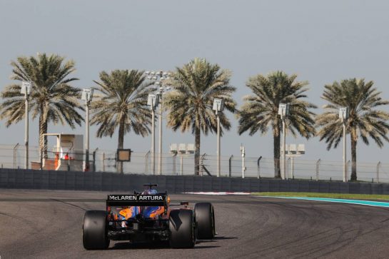 Lando Norris (GBR), McLaren F1 Team
15.12.2021. Formula 1 Testing, Yas Marina Circuit, Abu Dhabi, Wednesday.
- www.xpbimages.com, EMail: requests@xpbimages.com © Copyright: Charniaux / XPB Images