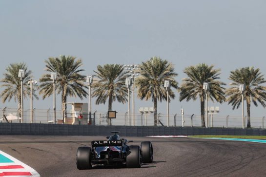 Fernando Alonso (ESP), Alpine F1 Team
15.12.2021. Formula 1 Testing, Yas Marina Circuit, Abu Dhabi, Wednesday.
- www.xpbimages.com, EMail: requests@xpbimages.com © Copyright: Charniaux / XPB Images
