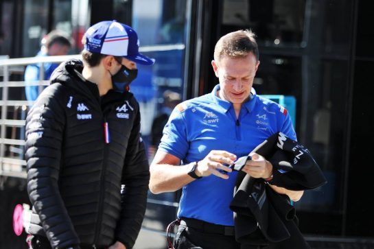(L to R): Esteban Ocon (FRA) Alpine F1 Team with Laurent Rossi (FRA) Alpine Chief Executive Officer.
23.02.2022. Formula One Testing, Day One, Barcelona, Spain. Wednesday.
- www.xpbimages.com, EMail: requests@xpbimages.com © Copyright: Moy / XPB Images