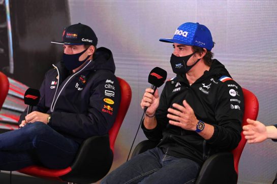 Fernando Alonso (ESP) Alpine F1 Team and Max Verstappen (NLD) Red Bull Racing in the FIA Press Conference.
24.02.2022. Formula One Testing, Day Two, Barcelona, Spain. Thursday.
- www.xpbimages.com, EMail: requests@xpbimages.com &copy; Copyright: FIA Pool Image for Editorial Use Only