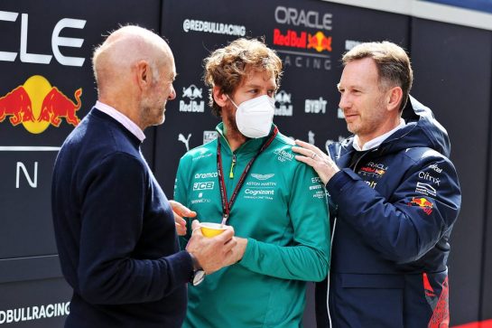 (L to R): Adrian Newey (GBR) Red Bull Racing Chief Technical Officer with Sebastian Vettel (GER) Aston Martin F1 Team and Christian Horner (GBR) Red Bull Racing Team Principal.
24.02.2022. Formula One Testing, Day Two, Barcelona, Spain. Thursday.
- www.xpbimages.com, EMail: requests@xpbimages.com &copy; Copyright: Moy / XPB Images