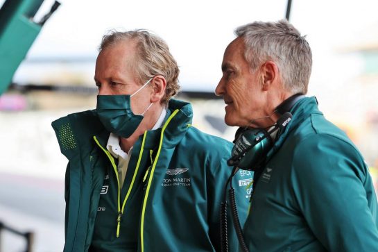 (L to R): Andrew Green (GBR) Aston Martin F1 Team Technical Director with Martin Whitmarsh (GBR) Aston Martin F1 Team Group Chief Executive Officer.
24.02.2022. Formula One Testing, Day Two, Barcelona, Spain. Thursday.
- www.xpbimages.com, EMail: requests@xpbimages.com &copy; Copyright: Moy / XPB Images