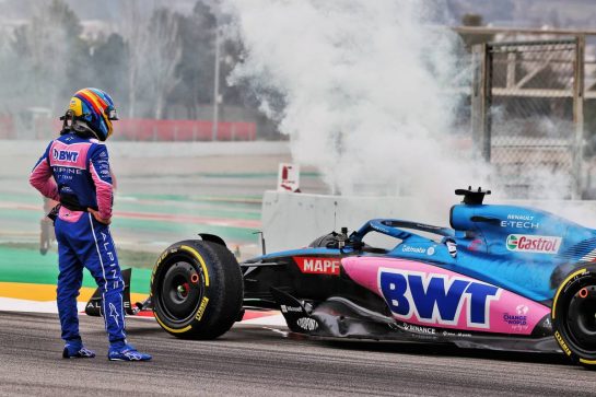 Fernando Alonso (ESP) Alpine F1 Team A522 stops on the circuit.
25.02.2022. Formula One Testing, Day Three, Barcelona, Spain. Friday.
- www.xpbimages.com, EMail: requests@xpbimages.com &copy; Copyright: Moy / XPB Images