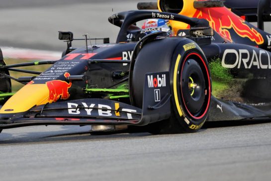 Sergio Perez (MEX) Red Bull Racing RB18 - front wing and floor.
25.02.2022. Formula One Testing, Day Three, Barcelona, Spain. Friday.
- www.xpbimages.com, EMail: requests@xpbimages.com &copy; Copyright: Bearne / XPB Images