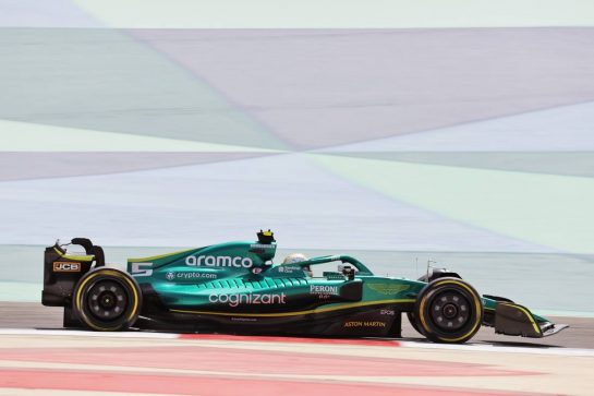 Sebastian Vettel (GER) Aston Martin F1 Team AMR22.
11.03.2022. Formula 1 Testing, Sakhir, Bahrain, Day Two.
- www.xpbimages.com, EMail: requests@xpbimages.com © Copyright: Bearne / XPB Images