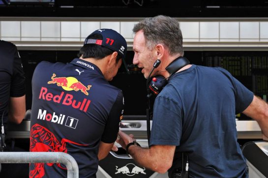 (L to R): Sergio Perez (MEX) Red Bull Racing with Christian Horner (GBR) Red Bull Racing Team Principal.
12.03.2022. Formula 1 Testing, Sakhir, Bahrain, Day Three.
- www.xpbimages.com, EMail: requests@xpbimages.com © Copyright: Bearne / XPB Images
