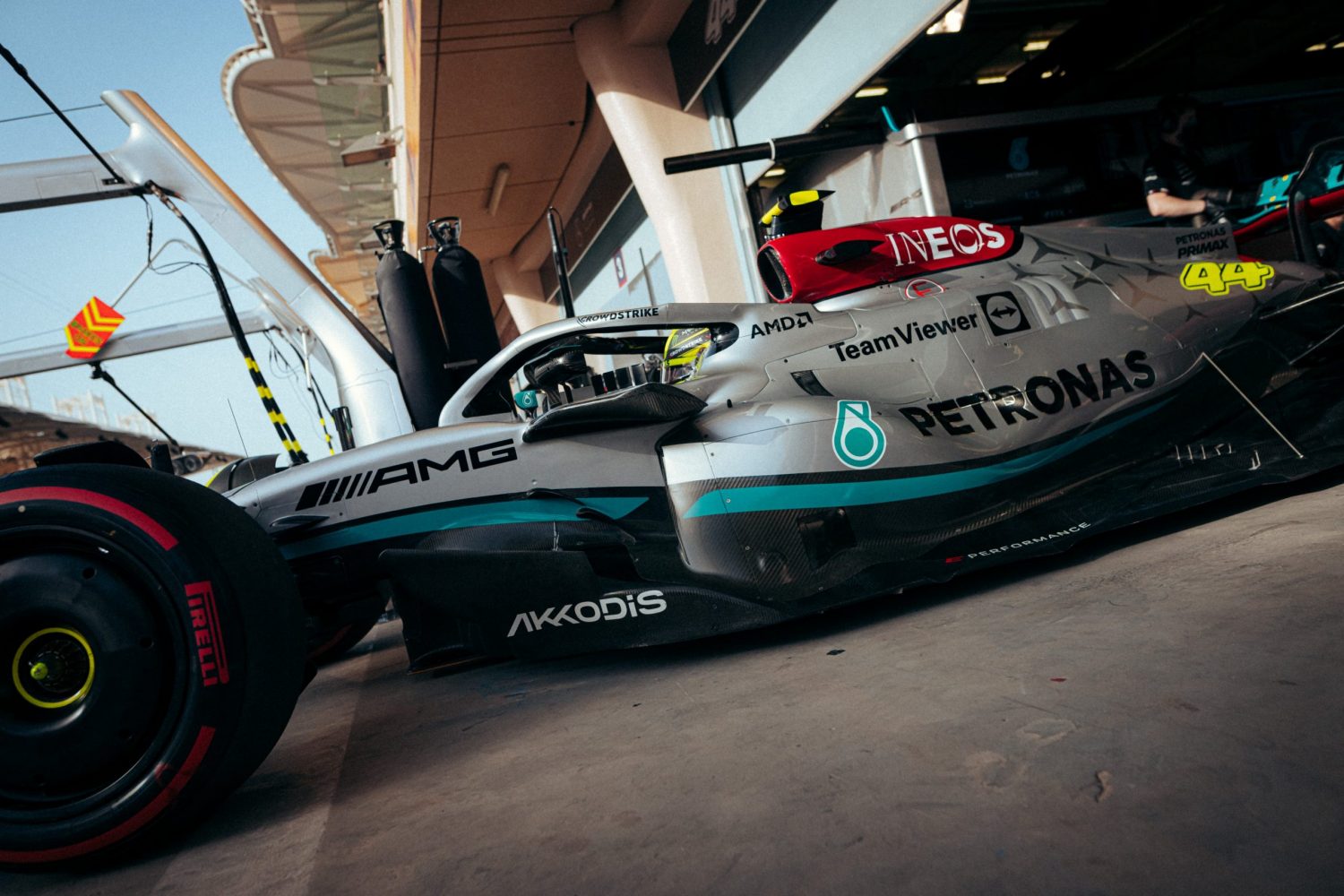 Wolff: Mercedes must understand W13 before ‘throwing bits at it’