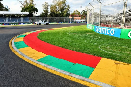 Circuit atmosphere - new kerb at turn 3.
06.04.2022. Formula 1 World Championship, Rd 3, Australian Grand Prix, Albert Park, Melbourne, Australia, Preparation Day.
- www.xpbimages.com, EMail: requests@xpbimages.com © Copyright: Batchelor / XPB Images