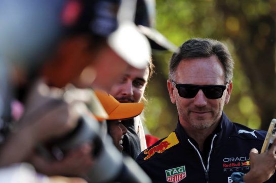 Christian Horner (GBR) Red Bull Racing Team Principal with fans.
08.04.2022. Formula 1 World Championship, Rd 3, Australian Grand Prix, Albert Park, Melbourne, Australia, Practice Day.
- www.xpbimages.com, EMail: requests@xpbimages.com © Copyright: Bearne / XPB Images