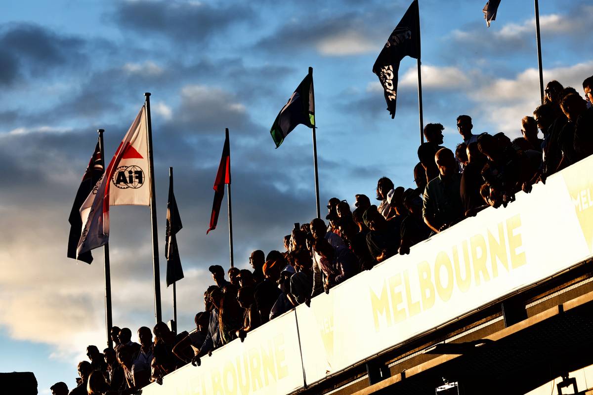 Leclerc takes pole in Australia after disrupted qualifying