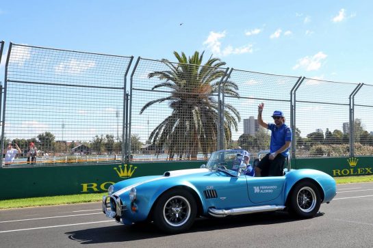 Fernando Alonso (ESP) Alpine F1 Team on the drivers parade.
10.04.2022. Formula 1 World Championship, Rd 3, Australian Grand Prix, Albert Park, Melbourne, Australia, Race Day.
- www.xpbimages.com, EMail: requests@xpbimages.com © Copyright: Coates / XPB Images