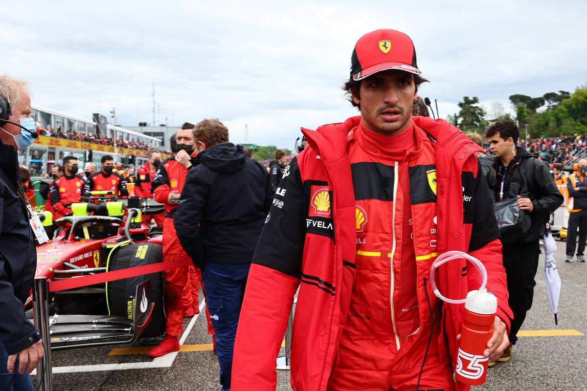 Sainz disagrees with Binotto: Mistakes not caused by pressure