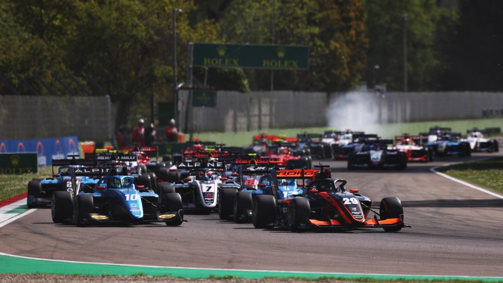 F3 – Colapinto nets maiden F3 win with last-lap pass at Imola