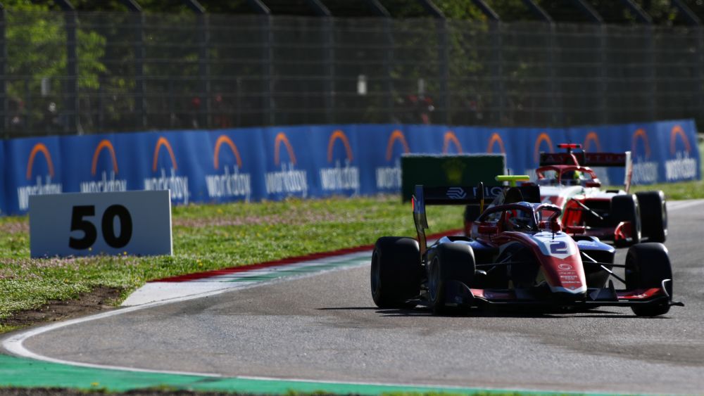 F3 – Staněk stands tall to win dramatic Formula 3 Feature Race
