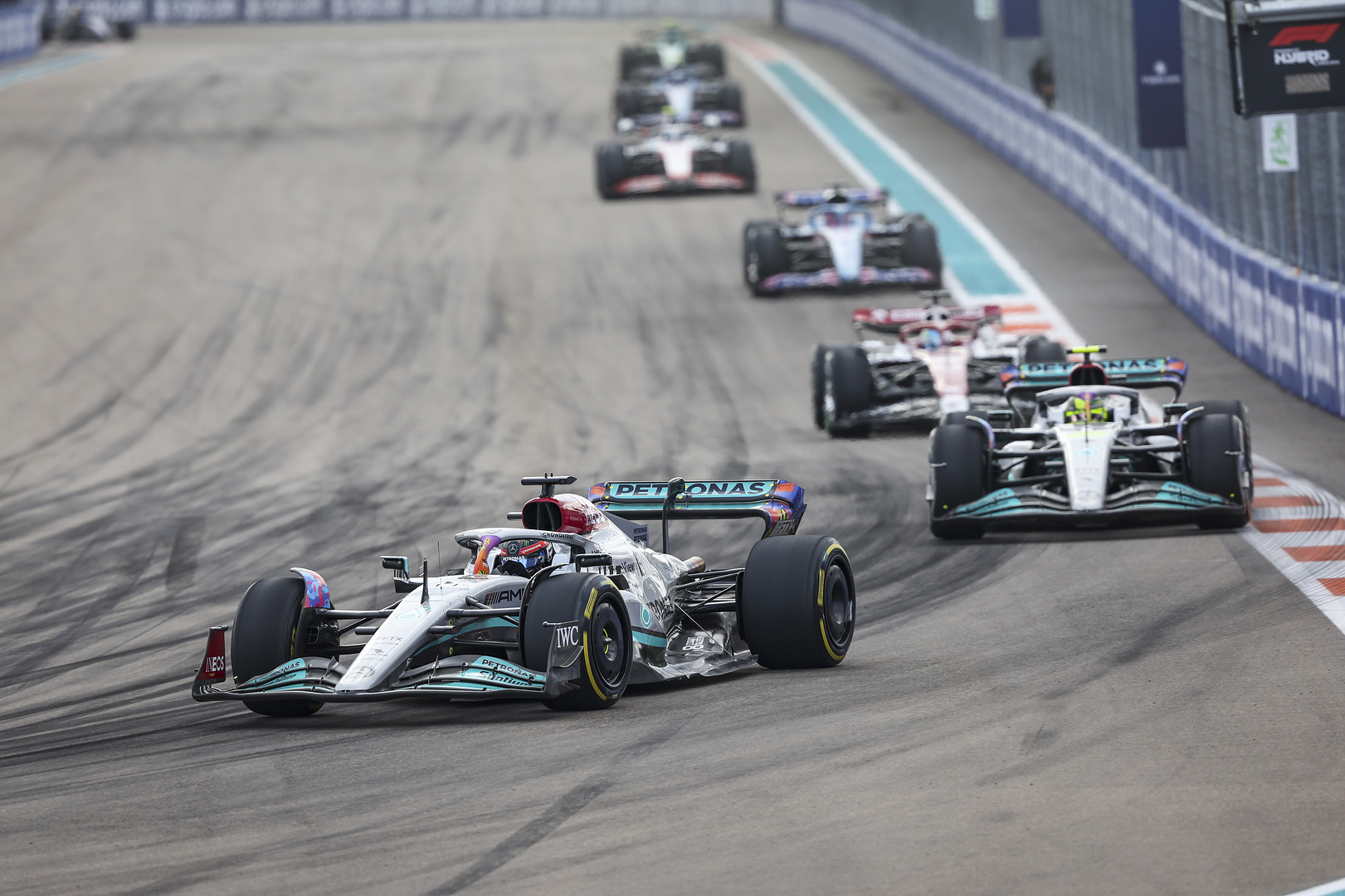 Mercedes explain why it queried Hamilton on late strategy call