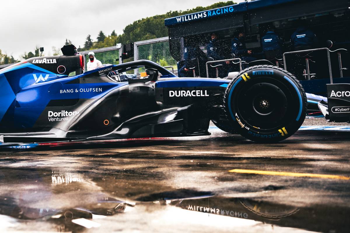 Williams engineers mulled stripping paint from entire FW44!