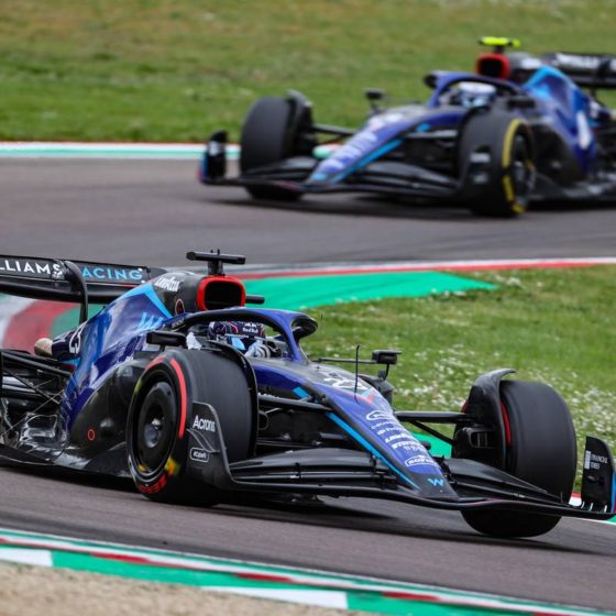 Mercedes’ De Vries baffled by Williams rumors