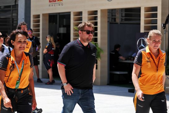 James Corden (GBR) Actor with Sophie Ogg (GBR) McLaren Communications Director (Right).
06.05.2022. Formula 1 World Championship, Rd 5, Miami Grand Prix, Miami, Florida, USA, Practice Day.
- www.xpbimages.com, EMail: requests@xpbimages.com © Copyright: Bearne / XPB Images
