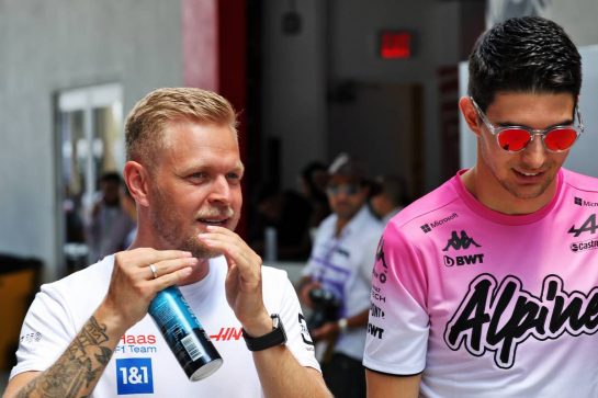 (L to R): Kevin Magnussen (DEN) Haas F1 Team with Esteban Ocon (FRA) Alpine F1 Team.
06.05.2022. Formula 1 World Championship, Rd 5, Miami Grand Prix, Miami, Florida, USA, Practice Day.
- www.xpbimages.com, EMail: requests@xpbimages.com © Copyright: Bearne / XPB Images