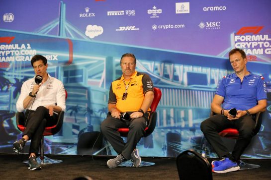 (L to R): Toto Wolff (GER) Mercedes AMG F1 Shareholder and Executive Director; Zak Brown (USA) McLaren Executive Director; and Laurent Rossi (FRA) Alpine Chief Executive Officer, in the FIA Press Conference.
07.05.2022. Formula 1 World Championship, Rd 5, Miami Grand Prix, Miami, Florida, USA, Qualifying Day.
- www.xpbimages.com, EMail: requests@xpbimages.com © Copyright: Rew / XPB Images