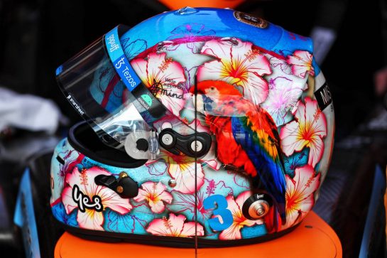 The helmet of Daniel Ricciardo (AUS) McLaren.
07.05.2022. Formula 1 World Championship, Rd 5, Miami Grand Prix, Miami, Florida, USA, Qualifying Day.
- www.xpbimages.com, EMail: requests@xpbimages.com © Copyright: Batchelor / XPB Images