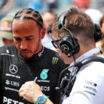 Hamilton ‘ignoring the negatives’ as Mercedes team unites